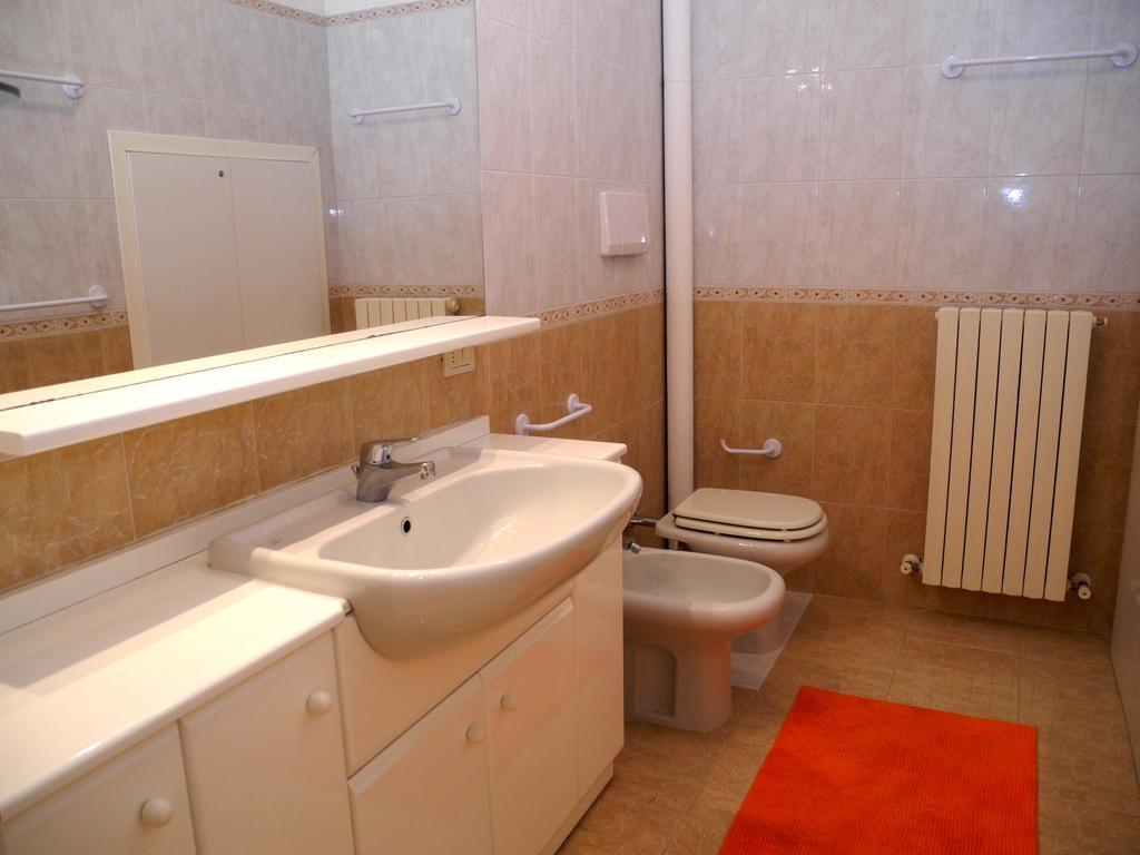 Collemare Apartman Pesaro Szoba fotó